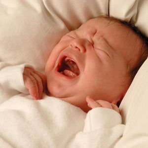 Spasmes chez les bébés: qu'est-ce que c'est, symptômes, causes et traitement
